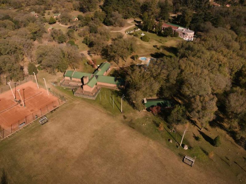 la-estancia-vista-aerea-cancha-de-tenis la-estancia-vista-aerea-cancha-de-tenis